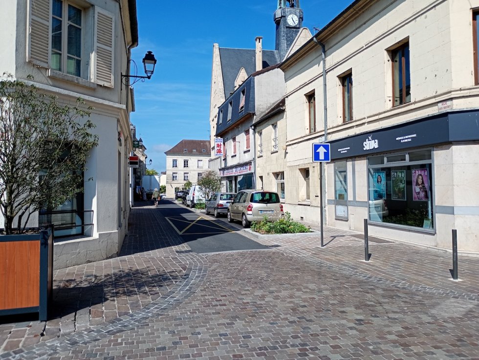 ARVAL architecture - PLACE – PONT-STE-MAXENCE - 16 