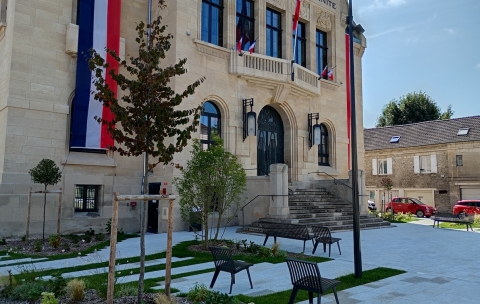 PLACE – PONT-STE-MAXENCE