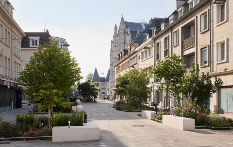 Rues Carnot et des Jacobins – BEAUVAIS